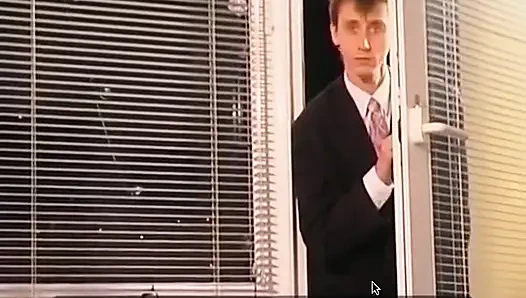 Almanya'dan bu amatör bebeği büyük oyuncağıyla oynarken izle