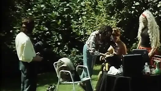 Bahçede ünlü nostaljik porno yıldızı grup seks partisi