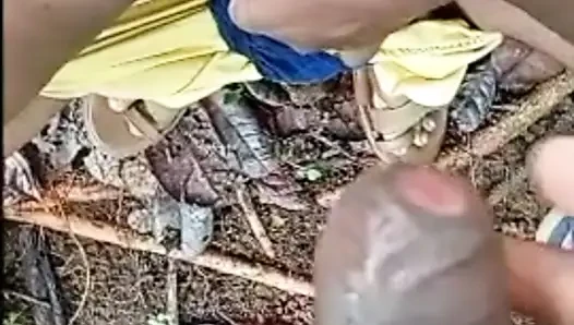 Karım ormanda sikişiyor