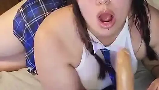 Anne babası yan odadayken üniversiteli kız mastürbasyon yapıyor