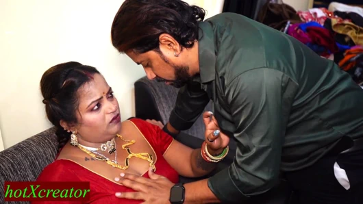 Hintli patron güzel karımı sikiyor! Karımı sikiyorum