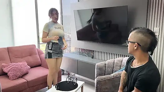 Kocaman penis cücesi, öfkeli komşumun azgın olanıyla gerçek ev yapımı seks yapıyor.