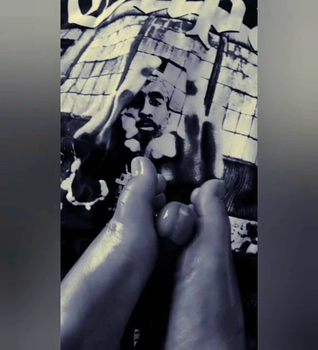 İri güzel latin kadının ayakları