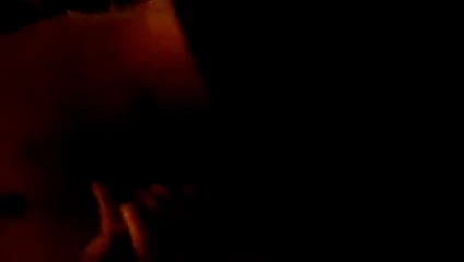 Kız arkadaşa ayakla mastürbasyon yapıyor ve boşalıyor