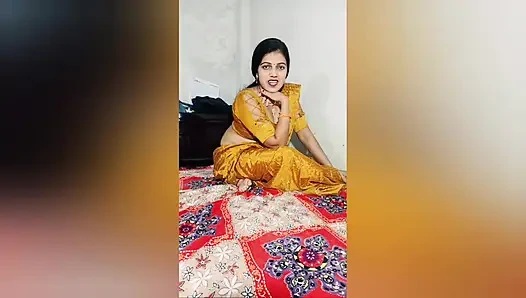 Hintli desi iki arkadaş bir erkekle sert sikişiyor