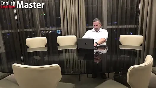 Takıma kenetlenmiş patron yaraklara tapmanızı emrediyor