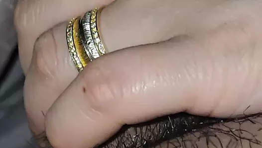 Evli üvey anne elle muamele resmi için üvey oğlunun sikini çıkardı