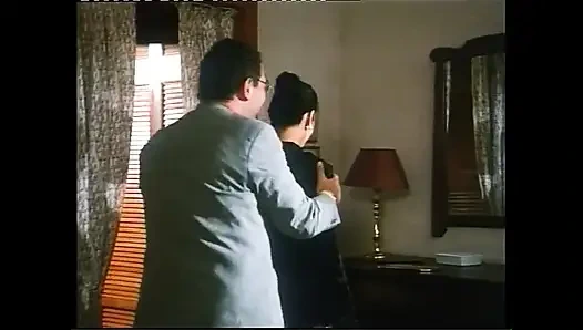 Fantastik seksi psikolog azgın müşteri tarafından götten sikiliyor ve eline boşalıyor