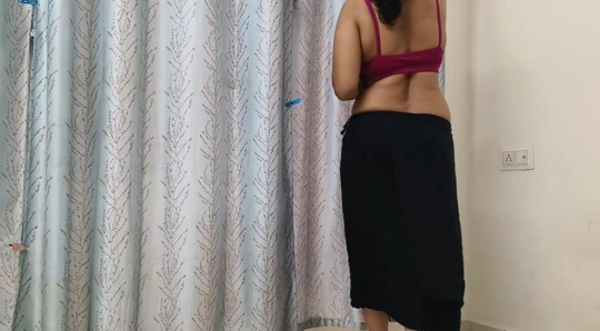 Güzel Hintli yenge kayınbiraderi tarafından sikiliyor ve Ağzına boşalıyor Hintçe ses kaydı