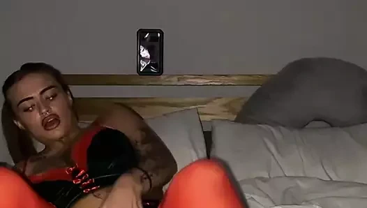 Azgın İskoç gotik öğrenci yüksek sesle ve parmaklarken kendini tutmuyor