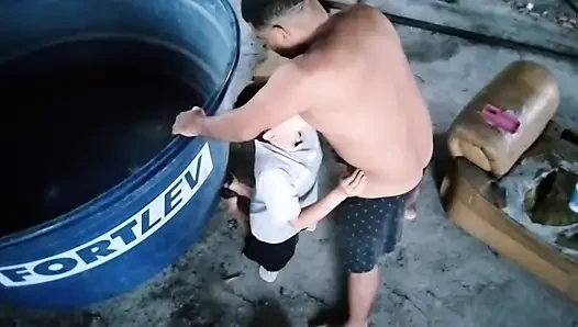 Beyaz lezbiyen sıkı göt veriyor.