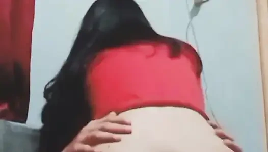 Erkek arkadaşım tıraşlı sakso çekme fikrine takıntılı ve ona aşık.