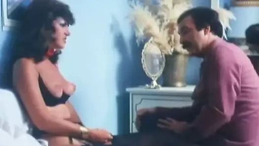 O sadece büyük sikinden zevk almak için bir fahişeyi becermek istiyor