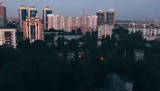 Büyük yaraklı Rus maço sikikleri ibne eyersiz