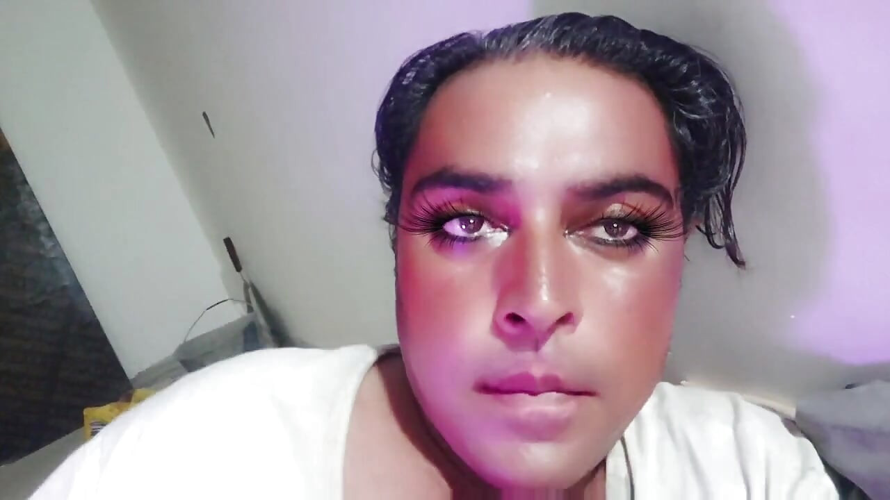 Güzel bubly butt evde tek başına