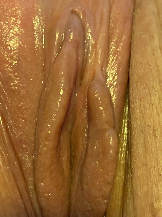 Karısı gülü alır!