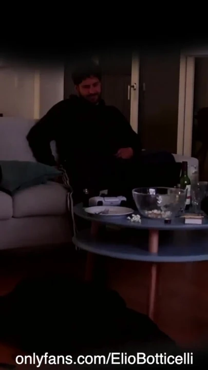 Heteroseksüel adam eşcinsel arkadaşlarıyla mastürbasyon yapıyor! GERÇEK! | Klip 2