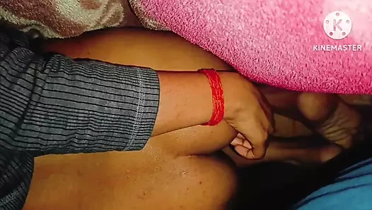 Ateşli üvey kız kardeş ve üvey erkek kardeş viral full hd seks videosunda, Hintçe porno