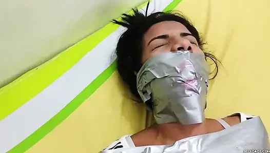 Kötü cadı ve mumyalanmış kaltak