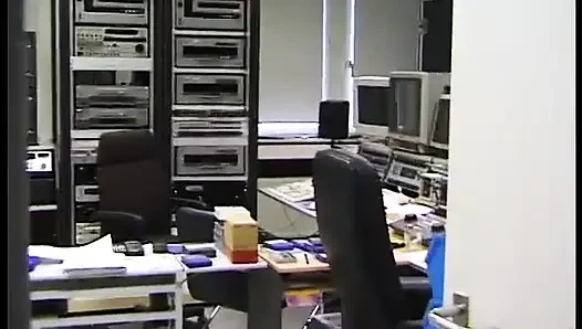 Küçük memeli esmer klasik sürtük zevkli bir sakso çekiyor