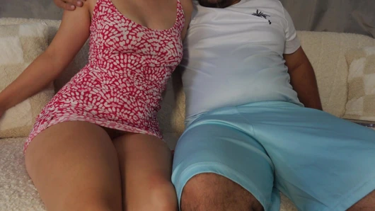 Hintli karımın büyük götünü siktim, seks yaptık. Ve öpüştük. ve oral seks