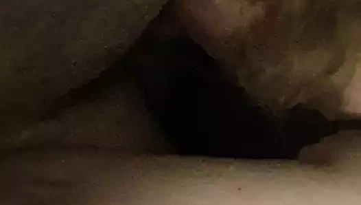 Bayan çük ile oynuyor