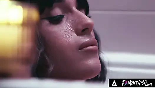 Femboyish - sevimli femboy dante snoww köpük banyosunda sulanıyor ve Enzo Muller onu sert sikiyor