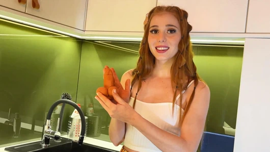 Seksi ve sevimli kızıl saçlı lya oynamak ve amını göstermek için Leon Lambert'in süper ateşli bir konuğu