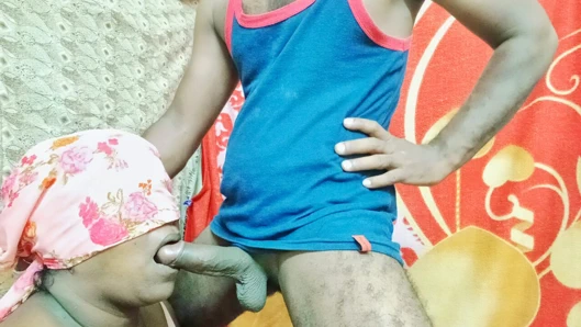 Hintli tamil köylü evli kadın yarak ya da yarak ağzı emiyor seks sonunda dölümü karımın ağzına boşaltıyorum