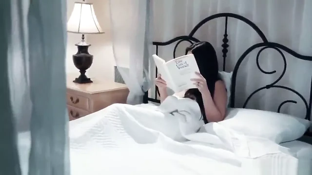 Падчерица соблазняет сексуальную маму