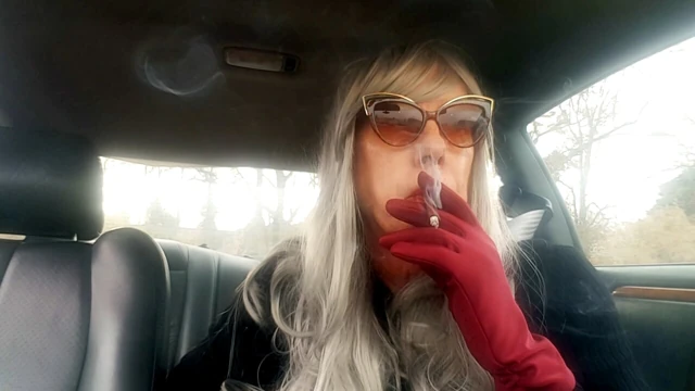SILVER HAIRED GRANNY RUTHIE TS LOVES SMOKING HER MORE 120 MENTHOLS IN HER CAR