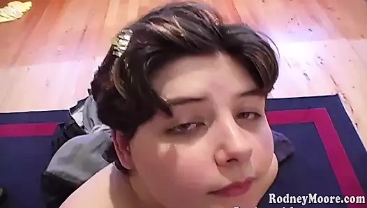 Tatlı azgın tıknaz sürtük yüzünü dölle dolduruyor