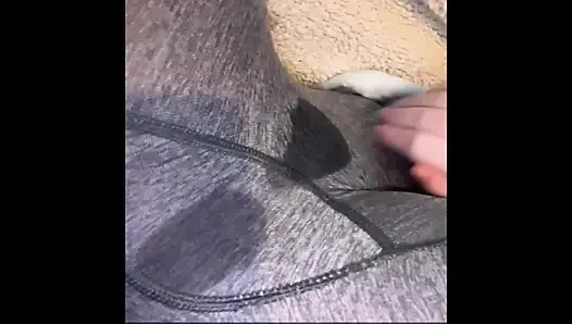 Tam idrar kesesiyle mastürbasyon yapıyor ve taytımı işiyorum