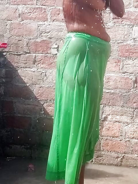 भाभी ने कुले मी रगर नहाया