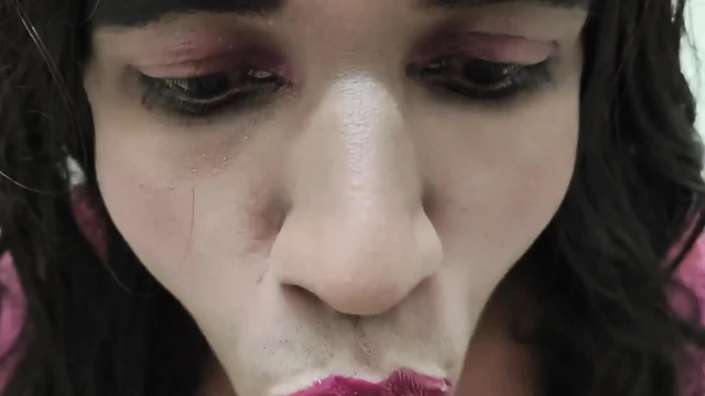 Bangalore'lu Nisha Priya Sissy Travesti Gırtlağına Kadar Ateşli Seksi Büyük Yarak Emiyor Ve Seksi Ateşli Döl Içiyor