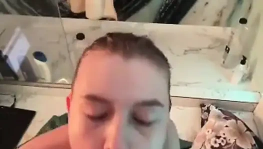 Güzel yüze boşalarak yarağa bin ve ateşli sakso