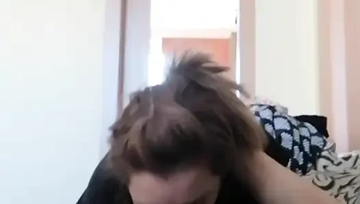 O televizyon izlerken, ben ona sakso çekiyorum