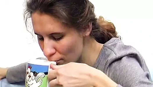 Almanya'dan esmer genç kız güzel amcığıyla oynuyor