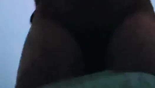 Pinay minyon umumi banyoda sikiliyor hala inliyor ve edepsizce konuşuyor
