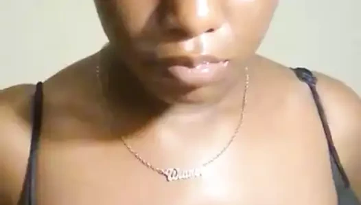 Sıcak siyah bebek oynama ile büyük göğüsler