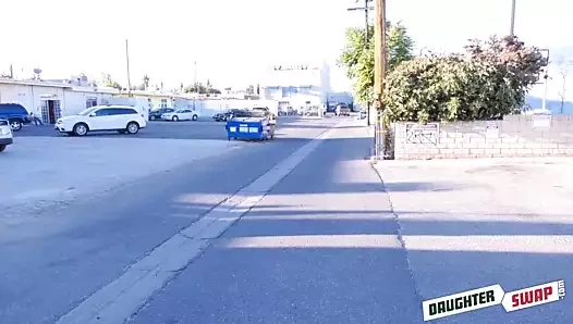 Sevimli fahişeler polis tarafından tutuklandı ve becerdin (bölüm 1)