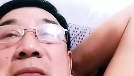 Asya cd baba yapıyor