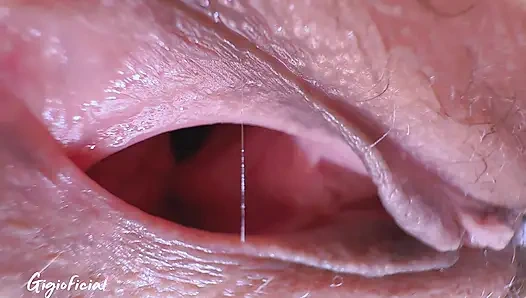 Tatlı bir kızı ilk seks sahnesini filme çektiği için eleştirmenin bir anlamı yok!