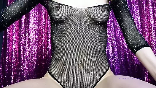 Seni büyülemesi için kırmızı tırnaklar, göbek deliği ve abs