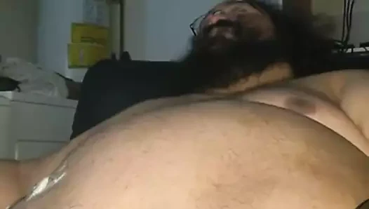 ayı sigara içiyor ve boşalan