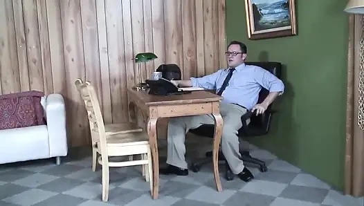 Doktor amcığımı ziyaret ediyor!