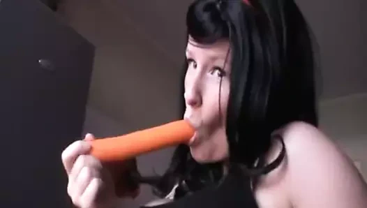 Alman bbw masturbates ile bir carrot