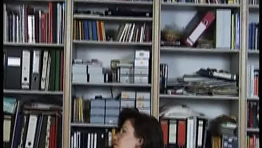Feuchte Fotze und jede menge Dildos