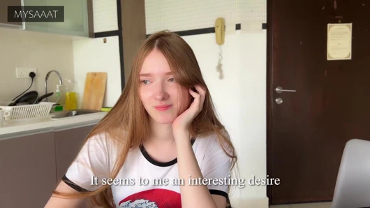 Üvey kız kardeş satrançta kayboldu ve amına iki kez boşalıyor