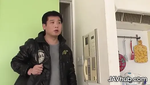 Miyu shiina yarak yalıyor ve amını kaltak gibi siktiriyor
